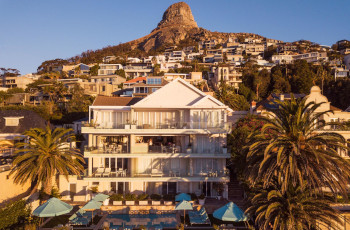 Front on view of the Clarendon Bantry Bay Hotel