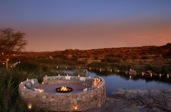 Sundowners with a spectacular view over the mountains