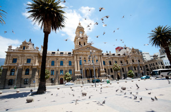 Stroll past the Cape Town City Hall