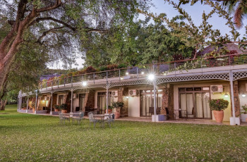 The tranquil gardens of Ilala Lodge