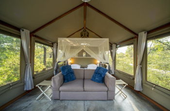 Room interior, Mushara Bushcamp