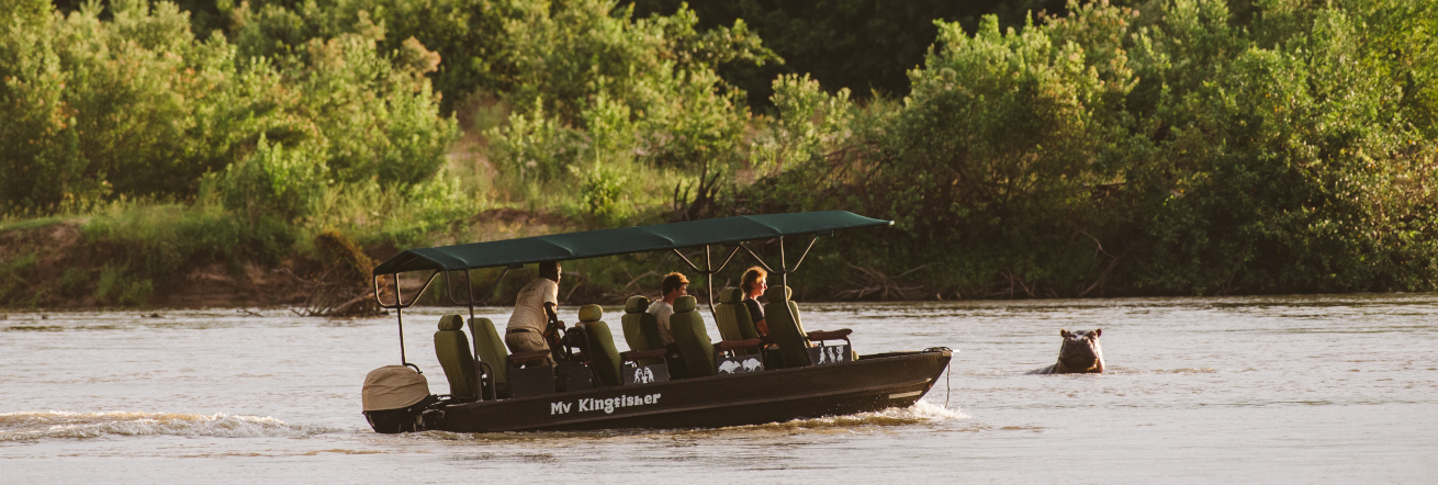 River safaris ar Rufiji River Camp