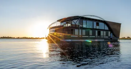 Pangolin Voyager Houseboat, Chobe River 
