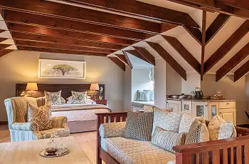 Room Interior, Oliver's Lodge, White River