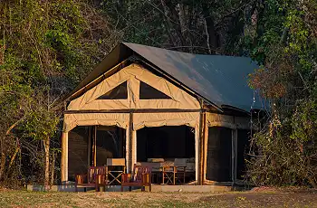 Luambe Camp, luxurious tents alongside the Luangwa River