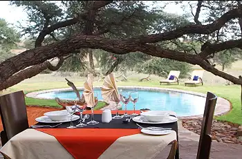 Breakfast at the pool