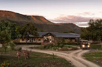 Arrival at Karoo Lodge, Samara Karoo Reserve