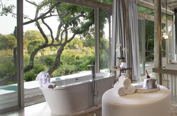 Kapama Karula, bath with a view