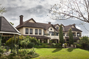 Olivers Lodge near White River